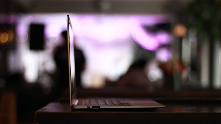Laptop Masstel L133
