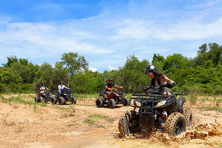 Vé Tham Quan Làng Voi Pattaya, Thái Lan - Một Giờ Trekking Cùng Voi (10: 30 - 11:30)