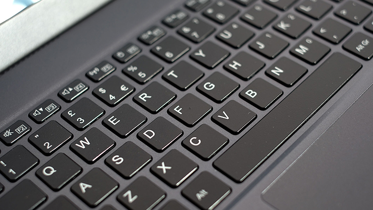 Laptop Fujitsu Lifebook U747-L00U747VN00000047 Core i5-7200U/Free Dos (14 inch) (Đen) - Hàng Chính Hãng