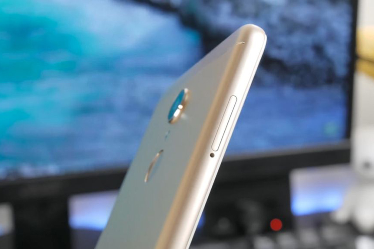 Điện Thoại Xiaomi Redmi 5 (32GB/3GB) - Hàng Chính Hãng DGW