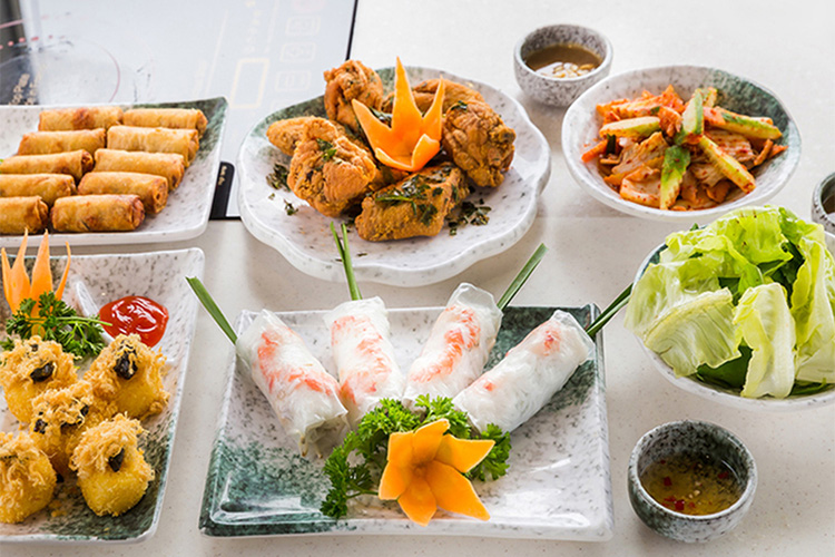 Buffet Lẩu Ăn Thả Ga Với Bò Mỹ, Tôm Sú Không Gian Sang Trọng Tại Nhà Hàng Hoàng Yến