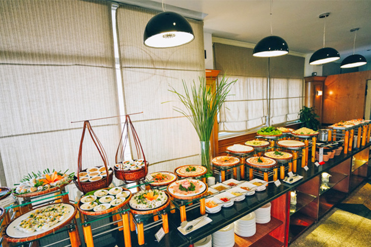 Buffet Trưa Với 70 Món Á, Âu, Việt Và Hải Sản Nướng - Nhà hàng - Liberty Hotel Saigon Parkview