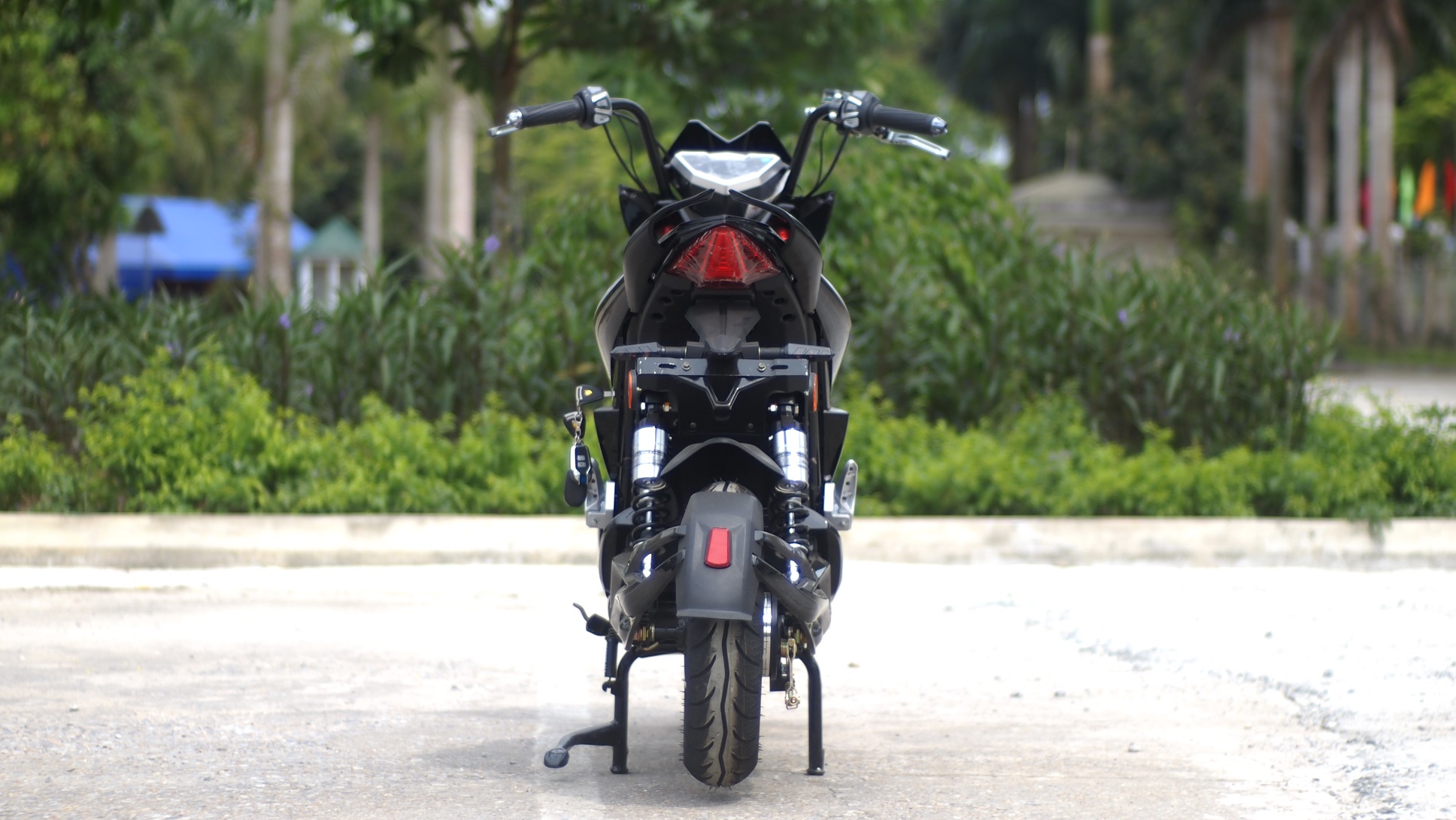 Xe Máy Điện Seeyes Jeek Batman