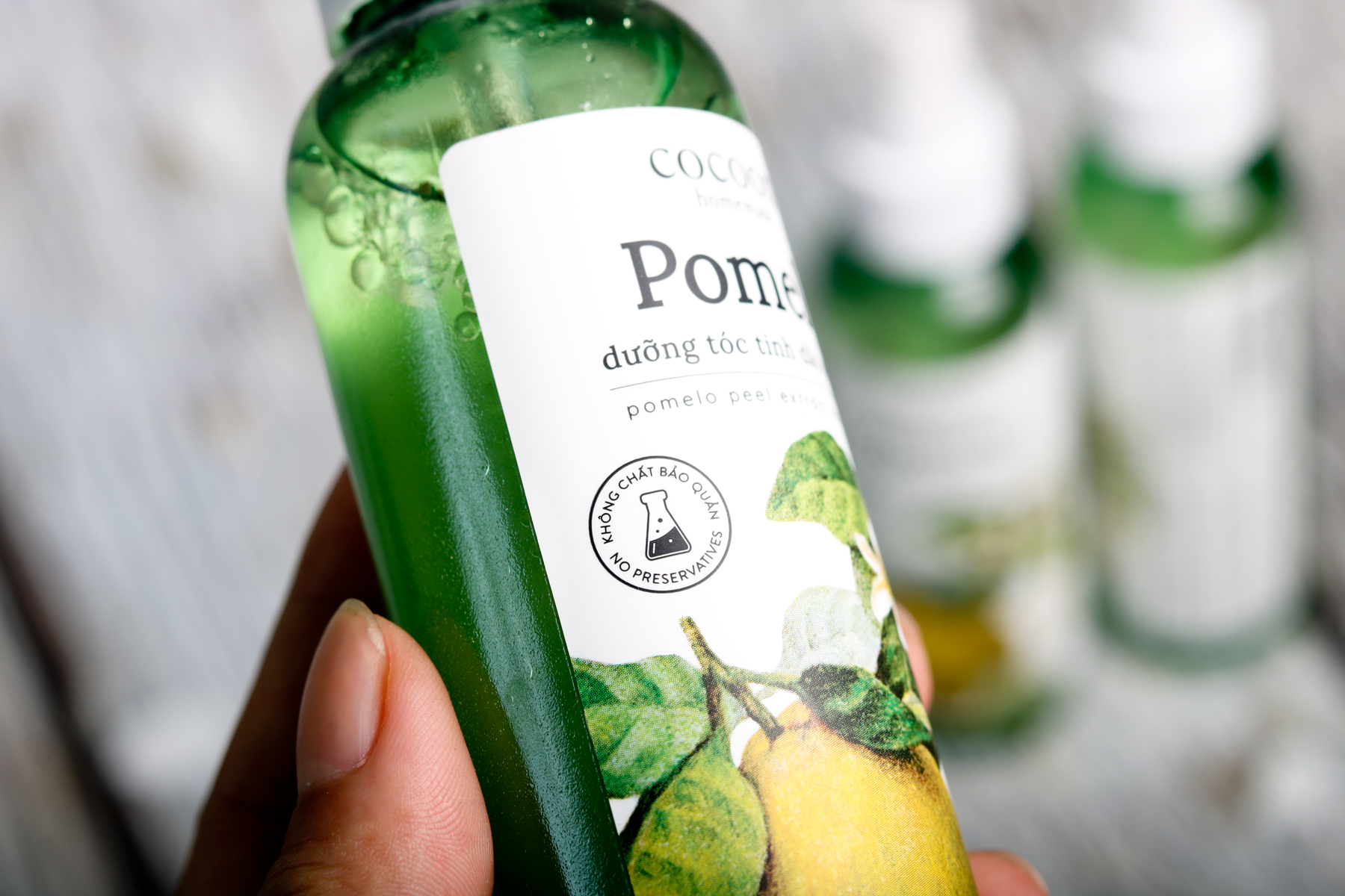 Pomelo xịt dưỡng tóc tinh dầu vỏ bưởi cocoon (130ml) [Tặng 1 Son]