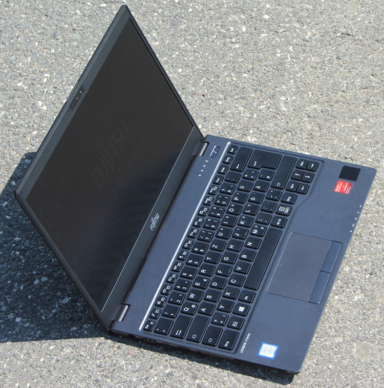 Laptop Fujitsu Lifebook U747-L00U747VN00000047 Core i5-7200U/Free Dos (14 inch) (Đen) - Hàng Chính Hãng