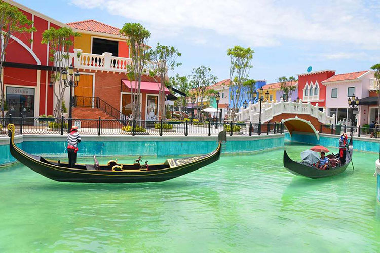 Vé Tham Quan The Venezia Hua Hin, Thái Lan - Gói A (Entrance Fee + 3D Art Gallory + Fontana Di Trevi Park + Mini Zoo + Mini Train + King&Queen)