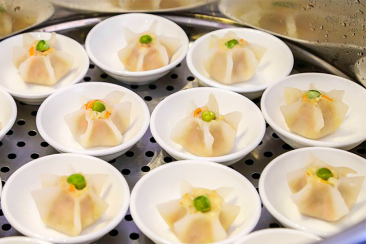 Buffet Trưa Với 70 Món Á, Âu, Việt Và Hải Sản Nướng - Nhà hàng - Liberty Hotel Saigon Parkview