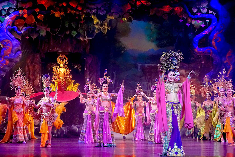 Vé Xem Alcazar Cabaret Show Ở Pattaya, Thái Lan - Ghế Deluxe