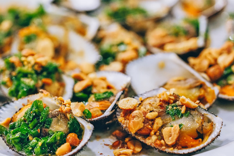 Buffet Trưa Với 70 Món Á, Âu, Việt Và Hải Sản Nướng - Nhà hàng - Liberty Hotel Saigon Parkview