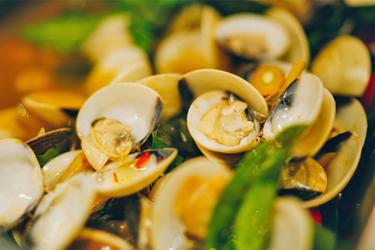 Buffet Trưa Với 70 Món Á, Âu, Việt Và Hải Sản Nướng - Nhà hàng - Liberty Hotel Saigon Parkview