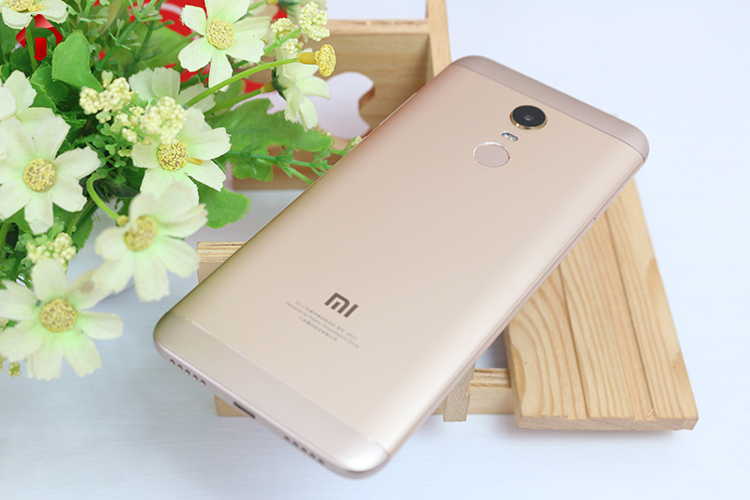 Điện Thoại Xiaomi Redmi 5 (16GB/2GB) - Hàng Chính Hãng DGW