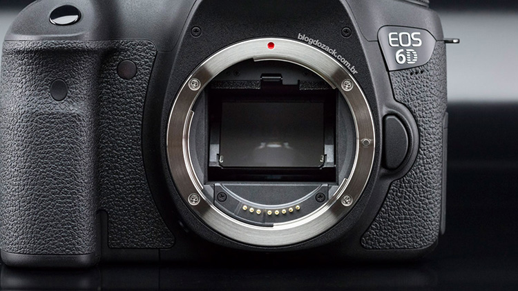 Máy Ảnh Canon 6D Kit 24-105mm F4L IS (Hàng Nhập Khẩu)- Tặng Thẻ 16G + Tấm Dán LCD