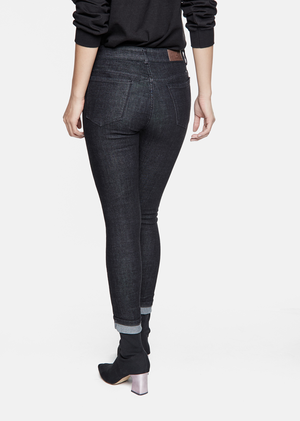 Quần jean nữ AAA JEANS lưng cao màu đen pepper