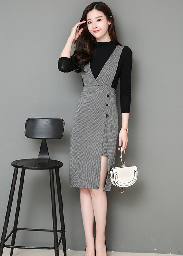 Set áo thun váy yếm xẻ tà caro S385