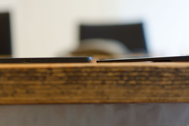 Máy Đọc Sách Kobo Aura One 8G - Hàng Nhập Khẩu