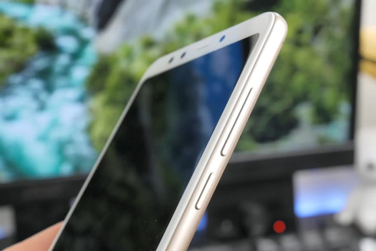Điện Thoại Xiaomi Redmi 5 (32GB/3GB) - Hàng Chính Hãng DGW