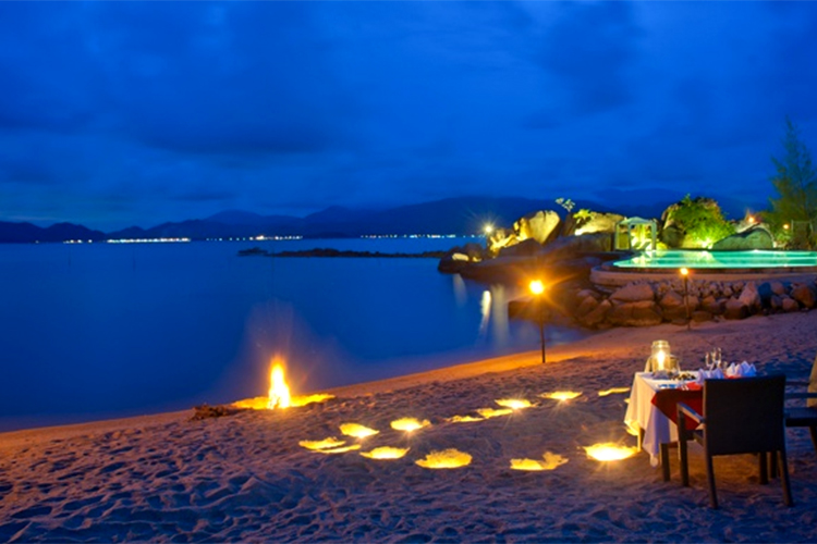 [L'Alyana Ninh Van Bay] Vietnamese Package - Đêm Nghỉ (Tặng Đưa Đón Sân Bay + 1 Bữa Ăn Set Menu) - Hill Rock Pool Villa 1 Phòng Ngủ