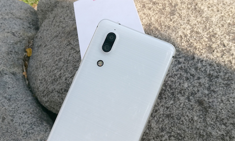 Điện Thoại Sharp AQUOS S2 - Hàng Chính Hãng - Xanh