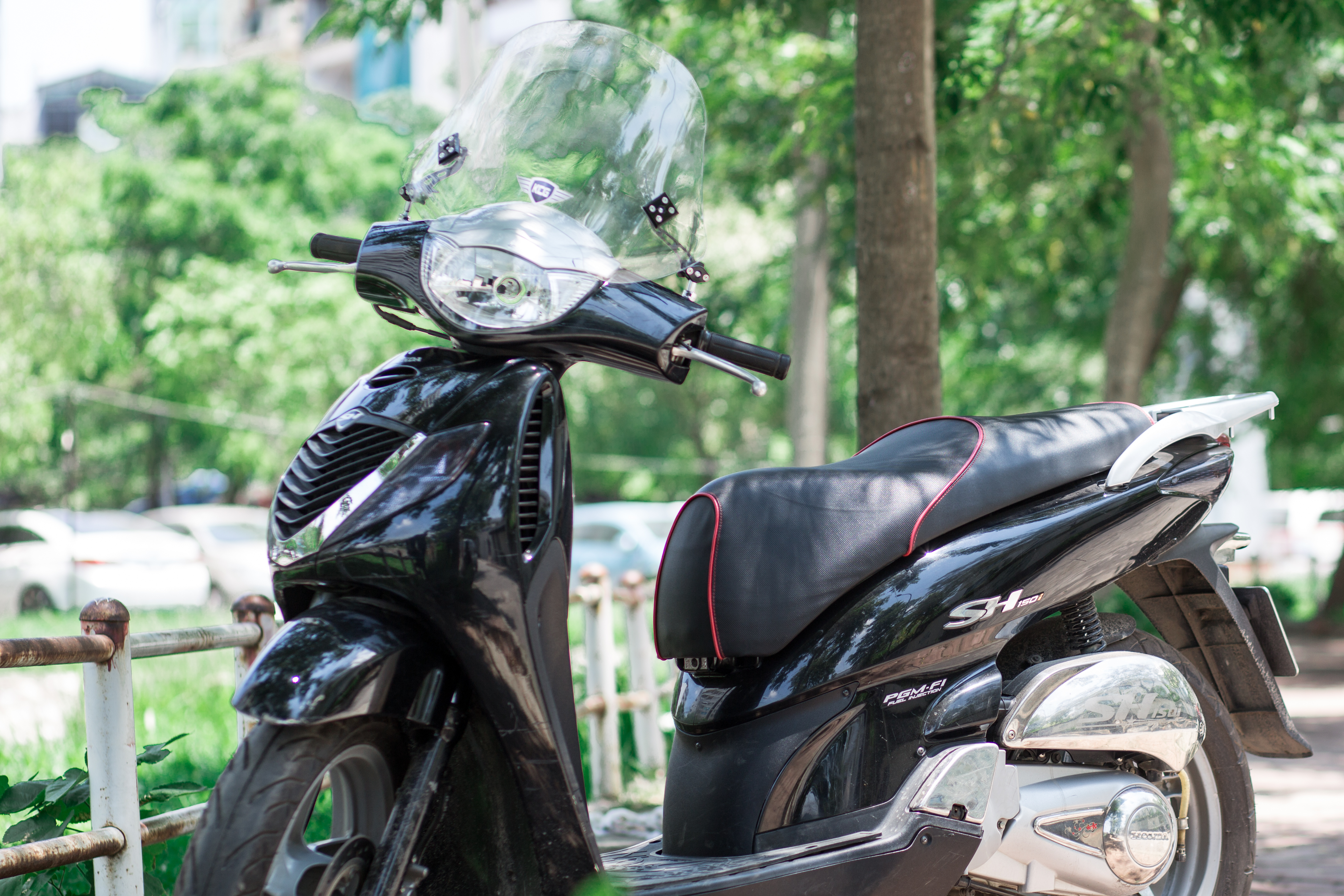 Kính chắn gió KCG cho xe Honda SH KC100SH (Trong suốt)