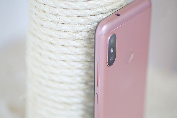 Bộ Điện Thoại Xiaomi Redmi 6 Pro (32GB/3GB) + Dán Cường Lực 5D Full Màn + Ốp Lưng - Hàng Nhập Khẩu