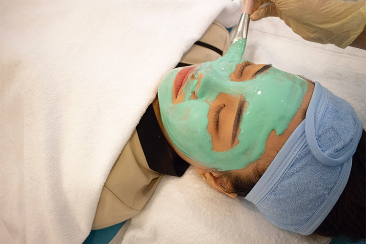 Hồng Beauty Clinic - Khám Da Và Điều Trị Mụn Bởi Bác Sĩ Da Liễu Chuyên Khoa