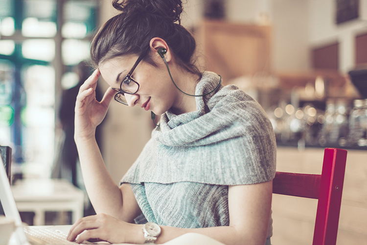 Tai Nghe Bluetooth Nhét Tai Creative Outlier ONE - Hàng Chính Hãng