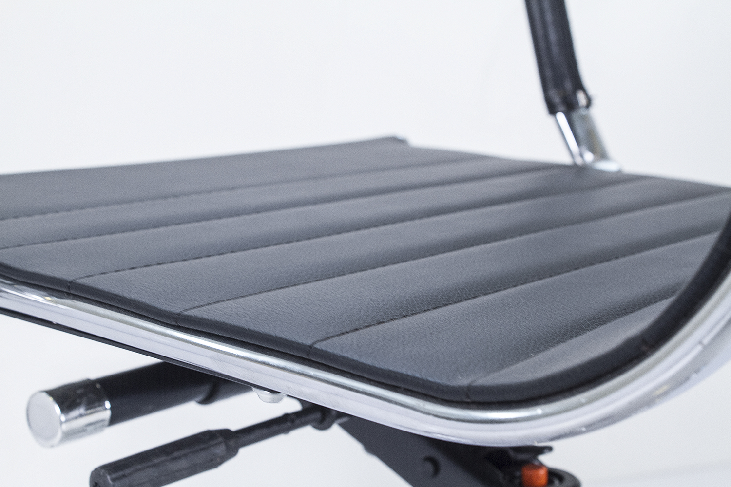 Ghế xoay văn phòng da PU lưng cao BK - Cylina 311