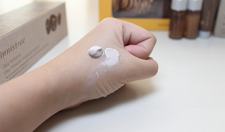 Mặt Nạ Dạng Mousse Từ Đá Núi Lửa Jeju Innisfree Jeju Volcanic Mousse Mask (100ml)