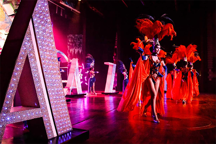 Vé Xem Alcazar Cabaret Show Ở Pattaya, Thái Lan - Ghế Deluxe