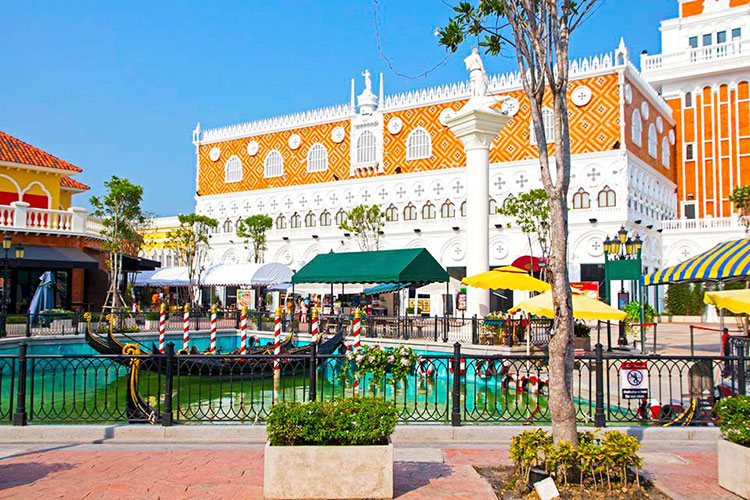 Vé Tham Quan The Venezia Hua Hin, Thái Lan - Gói A (Entrance Fee + 3D Art Gallory + Fontana Di Trevi Park + Mini Zoo + Mini Train + King&Queen)