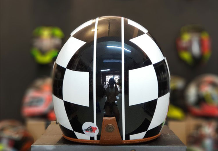 Mũ Bảo Hiểm 3/4 Bulldog Heli Fiberglass - Trắng Đen