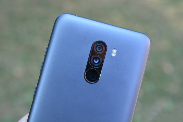 Điện Thoại Pocophone F1 - Hàng Chính Hãng