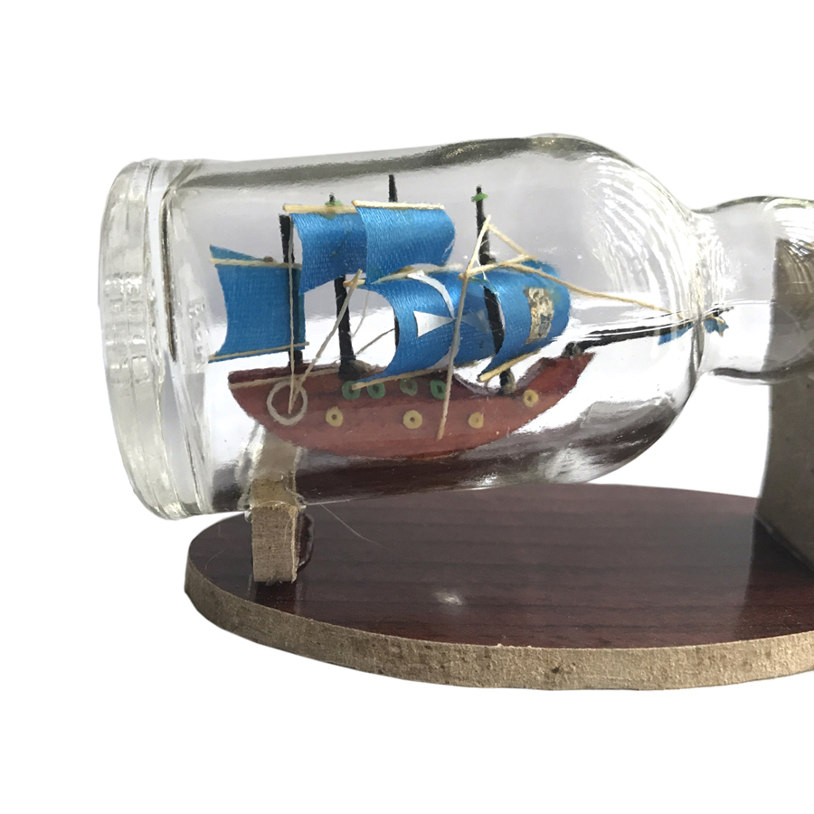 Mô hình thuyền gỗ trong chai thủy tinh