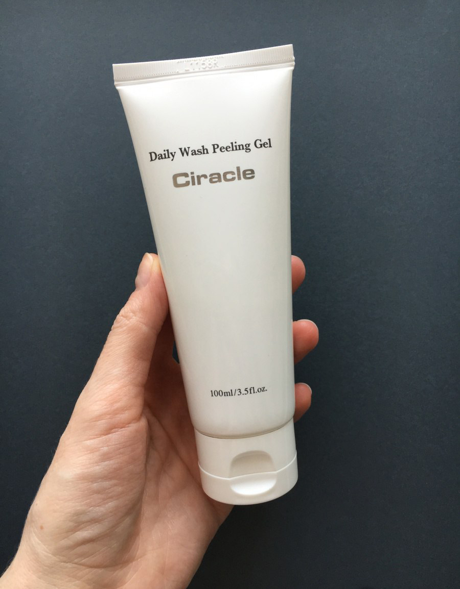 Gel rửa mặt tẩy tế bào chết loại bỏ mụn đầu đen, kiểm soát nhờn Ciracle Pore Control Daily Wash Peeling Gel 100ml